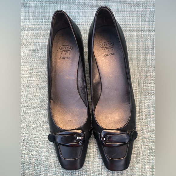 Joan & David Shoes - Women’s classic black leather almond toe dress pump kitten heels size 10